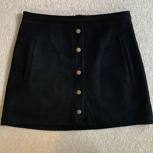 Black mini skirt for fall and winter, size medium, Dry Goods store